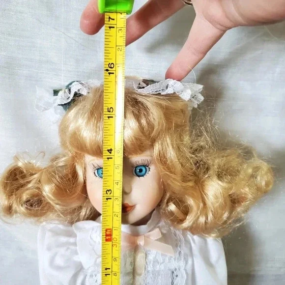 VINTAGE | Victorian Porcelain Doll sz 16" NIB - Picture 6 of 6